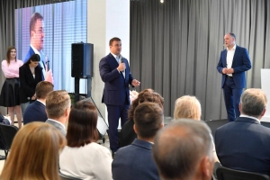 Виталий Хоценко на Деловом форуме заявил о важности социальных инвестиций омского бизнеса
