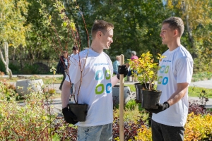 При помощи ОНПЗ в Омске преобразился сквер Белозерова