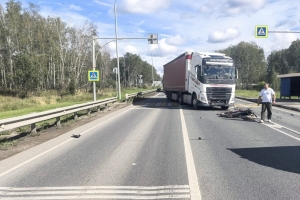 На «трассе смерти» Омск-Тюмень в лобовом ДТП разбился мотоциклист