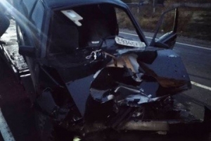 В Омске молодой водитель «Лады» погиб после столкновения с КамАЗом