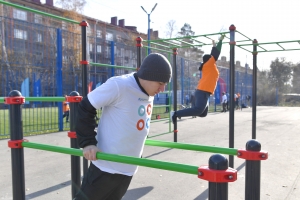 Омский НПЗ открыл в Нефтяниках современную спортивную площадку для детей и взрослых