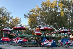 В двух омских парках закрыли на зиму аттракционы 