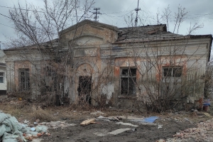 Заброшенный столетний магазин в Омске выставили на торги в пятый раз