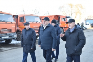 Сергей Шелест проверил готовность дорожной спецтехники к работе зимой