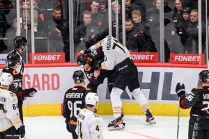 Две драки и шесть шайб: «Авангард» разгромил на домашнем льду команду «Адмирал» (фото)