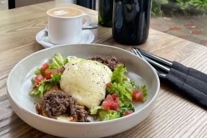 В центре Омска продается лаундж-бар в неорусском стиле