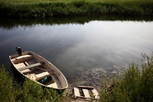 На омском озере утонул рыбак