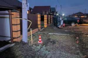 «Газовики разговаривают по-хамски, ничего не делают»: под Омском 17-летний водитель снес газовую трубу —  жители дома уже неделю мерзнут без газа