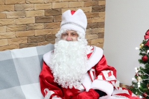 «Движ» с блогером из леса и конь дороже стриптизера: сколько в Омске стоит вызов на дом Деда Мороза и других новогодних персонажей 