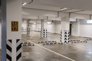 В Омске построили дом с подземной парковкой и спортплощадкой на крыше