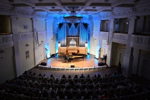 ОНПЗ помог омским музыкантам посетить мастерскую пианиста Юрия Розума