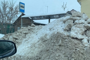«А она есть…»: остановка на Шебалдина в Омске исчезла под сугробом