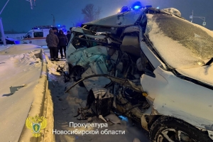 В страшном ДТП в Новосибирске погибли шесть человек: все они находились в иномарке с омскими номерами