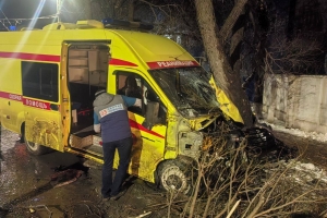 «Тяжелое состояние»: в омском минздраве рассказали о пациентке, пострадавшей в ДТП со скорой