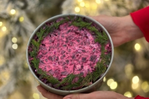 Готовим селедку под шубой без калорийной картошки. Но вы даже не заметите разницы