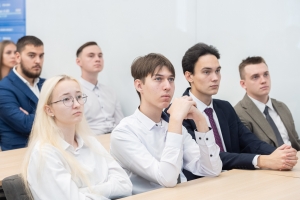 Омский НПЗ набирает «инженеров будущего»: 33 первокурсника подписали целевые договоры