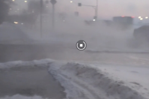 В Тимуровском проезде в Омске прорвало водопровод диаметром 1 000 мм