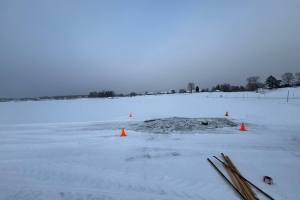 В Омской области трактор провалился под лед — водитель погиб