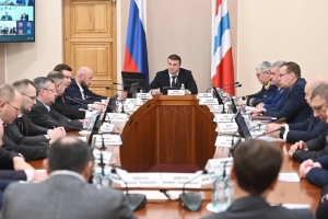 Губернатор Хоценко потребовал сократить сроки устранения коммунальных аварий в морозы