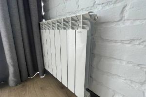 Тепловой коллапс в Омске: микрорайон остался без отопления, улицы залиты кипятком