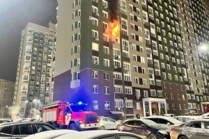 «Квартира была полностью в дыму, и в подъезде чернота»: омичка рассказала о страшном пожаре в омских Кузьминках