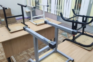 «Дети учатся в куртках»: омичи пожаловались на холод в школе