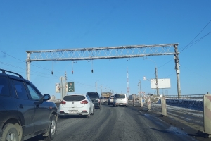 На омском мосту у Телецентра изменили схему движения