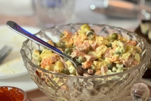 Омский водоканал попросил не смывать оливье в унитаз