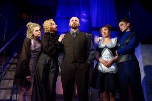 Модный ликбез с актером Пятого театра: Евгений Точилов угадывает, что такое каффы и кюлоты