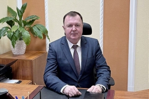 Катал друзей на служебном катере и забрал с работы бильярдный стол: в Омске началось судебное разбирательство против экс‑главы УФСИН Книса