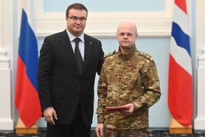 Виталий Хоценко вручил награды омичам накануне Дня защитника Отечества