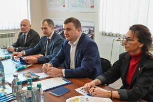 Губернатор Виталий Хоценко посетил омское предприятие пищевой промышленности «СибХолод»