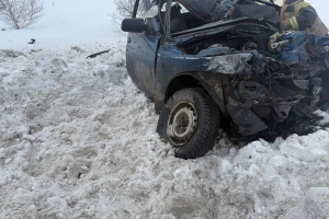 В Омской области водитель «Лады» погиб после столкновения с фурой