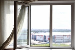 В омской школе № 86 подросток выпал из окна