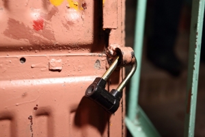 В Омске четыре двухэтажных дома пойдут под снос - среди них здание с обрушившимся потолком