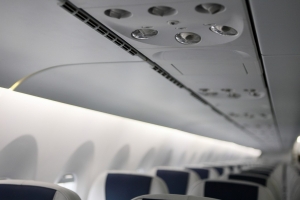 Семь часов ожидания в самолете и дозаправка в Пакистане: Жена капитана «Авангарда» Шарипзянова рассказала, как возвращалась из Дубая