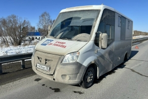 Колесо омской маршрутки отлетело в другую машину