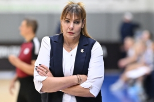 Олимпийская чемпионка Элен Шакирова покинула пост главного тренера омского баскетбольного клуба «Нефтяник‑Титан»