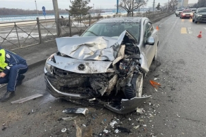 На Иртышской Набережной произошло ДТП с пострадавшими - среди них 11‑летний мальчик