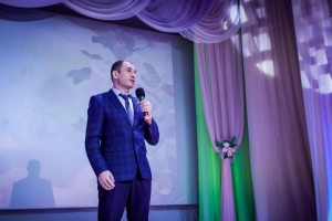 Герой России Дмитрий Перминов оценил обновленный Дом культуры в Нововаршавском районе