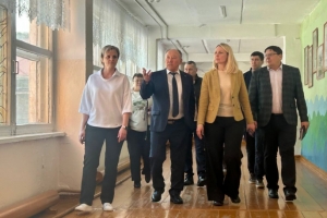 Депутат Оксана Фадина контролирует подготовку к ремонту школ в Любинском районе