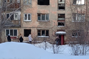 После жалоб омичей начали поиск компании, которая вывезет мусор от снесенного дома  в Нефтяниках