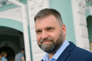 «Репетиции стартуют с «застольного» периода» — первый зам Драмы Андрей Маслов о театральном закулисье