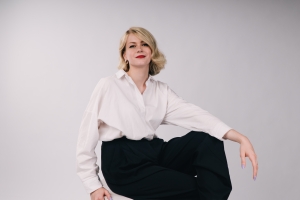 Театр против мифов: актриса Евгения Суровая объясняет, почему ее профессия - не сказка