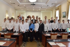 Мэр Омска поблагодарил студентов монтажного техникума за волонтерскую помощь жильцам аварийного дома на проспекте Королева