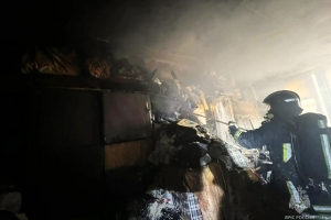 В омском доме на Масленникова, где недавно сгорел магазин «Ткани», произошел новый пожар, погиб человек