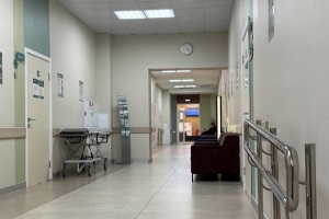 Дефицит врачей в Омской области объяснили их миграцией