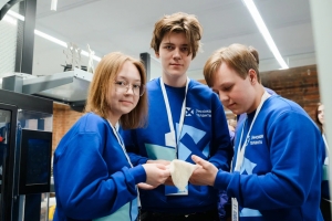 Омские школьники среди призеров инженерного турнира "Газпром нефти"