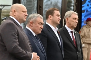 Поддержка на передовой: губернатор Хоценко принял участие в отправке гуманитарного груза в зону СВО