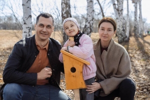 Сотрудники «Газпромнефть-СМ» установили в «Птичьей гавани» скворечники для краснокнижных птиц